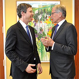 Chattanooga Mayor Andy Berke with FCC Chairman Tom Wheeler in 2014